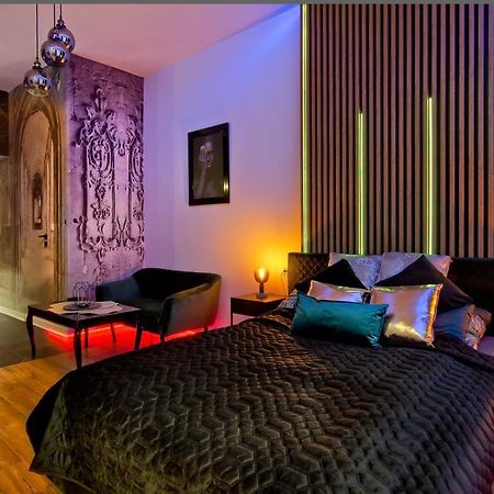 Apartament Czarny Z Jacuzzi Krakau Buitenkant foto