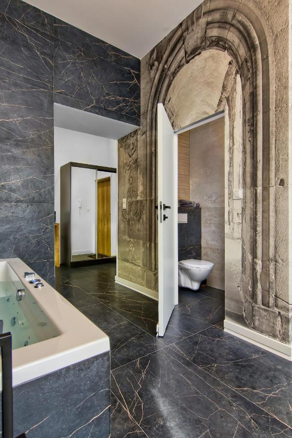 Apartament Czarny Z Jacuzzi Krakau Buitenkant foto