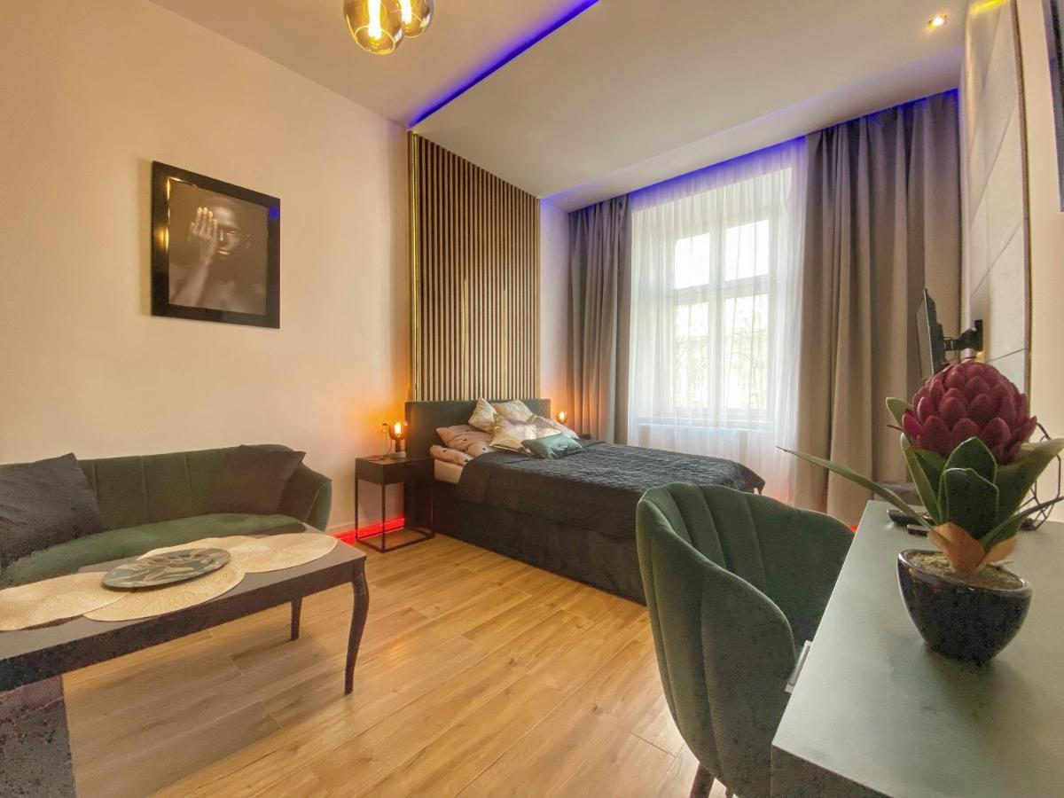 Apartament Czarny Z Jacuzzi Krakau Buitenkant foto