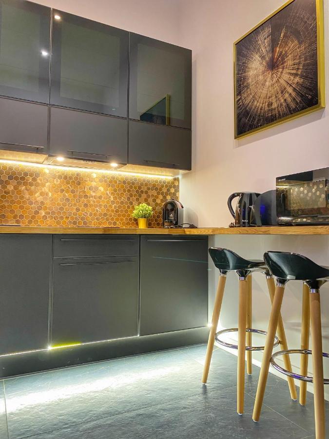 Apartament Czarny Z Jacuzzi Krakau Buitenkant foto