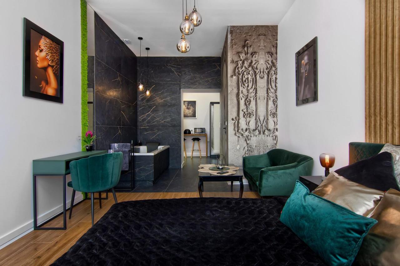 Apartament Czarny Z Jacuzzi Krakau Buitenkant foto