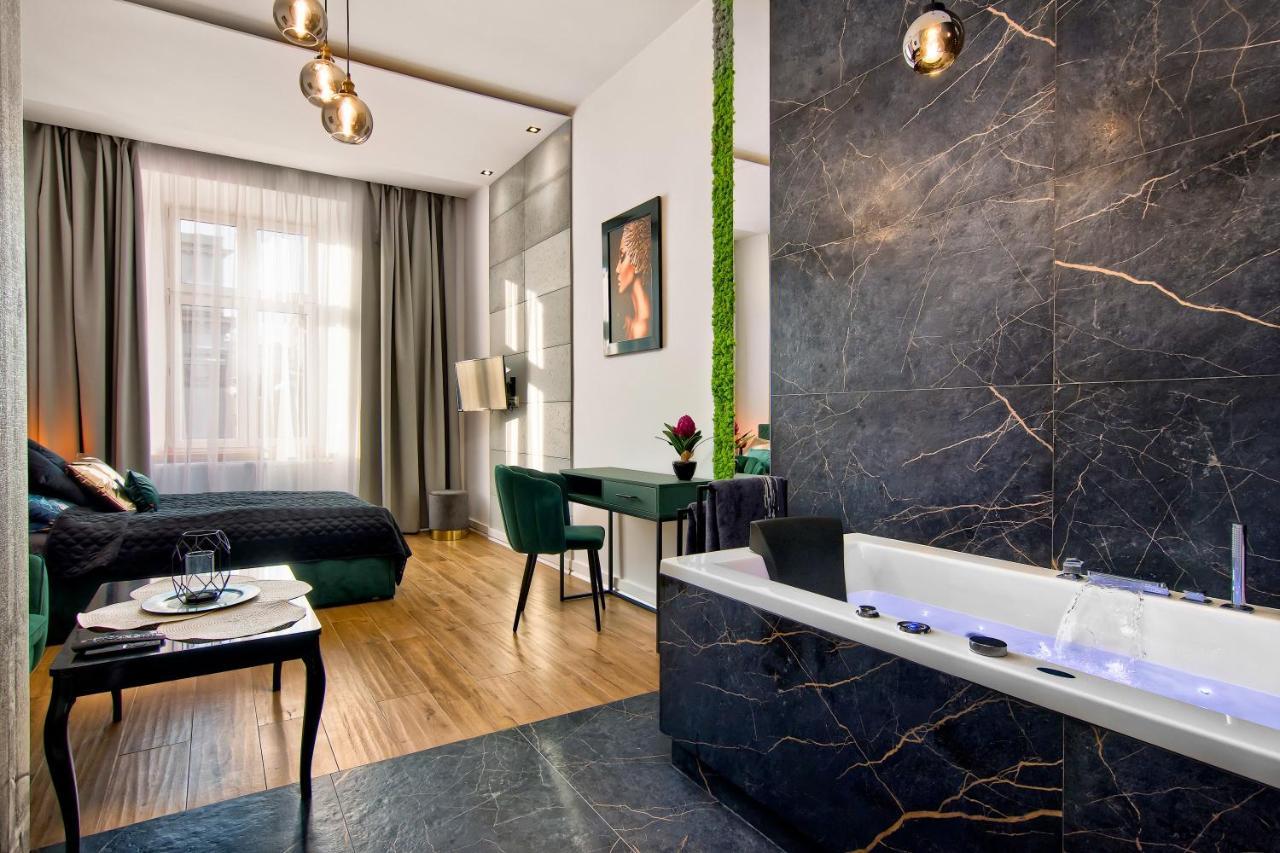 Apartament Czarny Z Jacuzzi Krakau Buitenkant foto