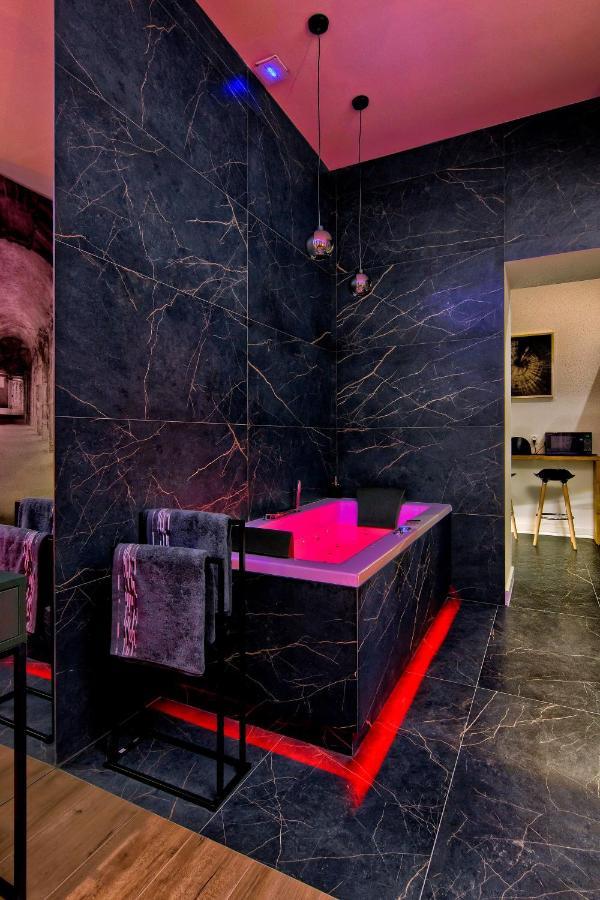 Apartament Czarny Z Jacuzzi Krakau Buitenkant foto