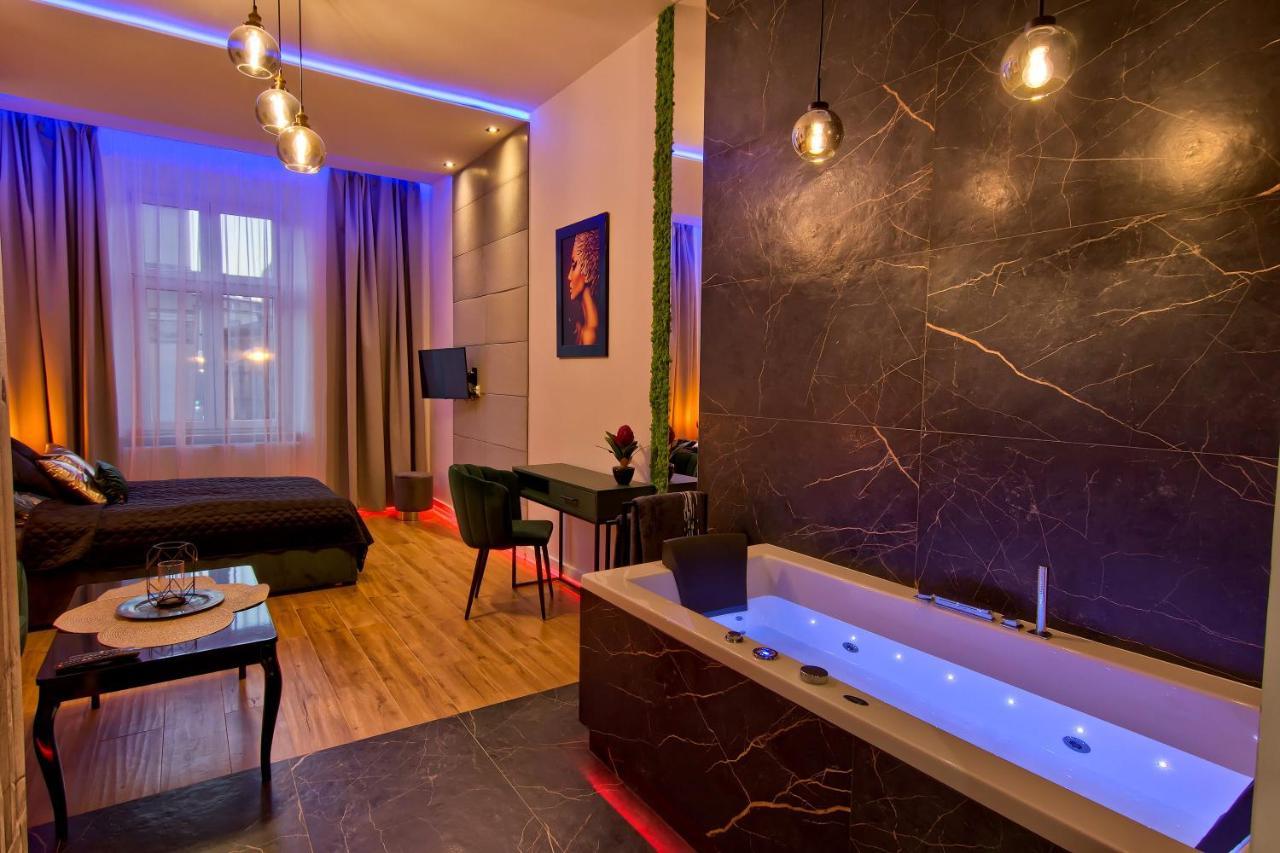 Apartament Czarny Z Jacuzzi Krakau Buitenkant foto
